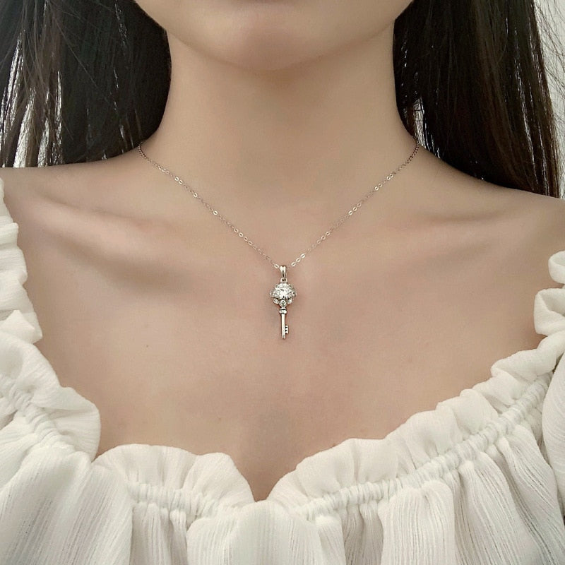 925 Sterling Silver Key Necklace Female 1 Carat Moissanite Diamond
